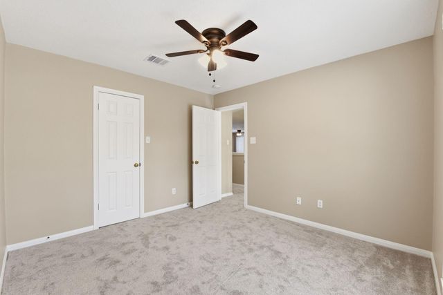 1018 S Wellsford Drive, Pearland, TX 77584