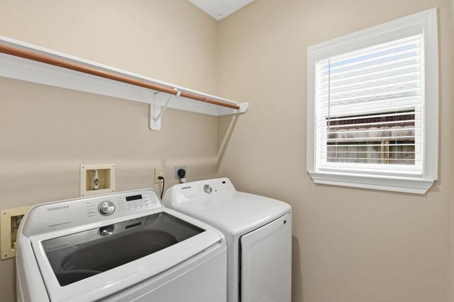 1018 S Wellsford Drive, Pearland, TX 77584