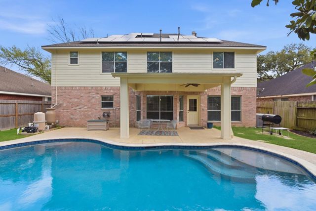 1018 S Wellsford Drive, Pearland, TX 77584