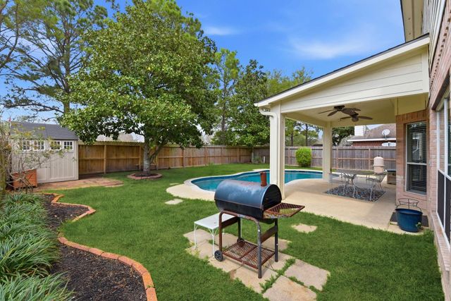 1018 S Wellsford Drive, Pearland, TX 77584