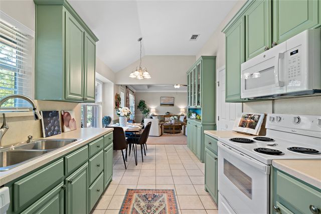 305 E 8th Street, Weatherford, TX 76086