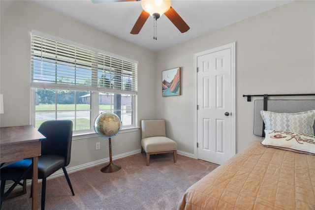 305 E 8th Street, Weatherford, TX 76086