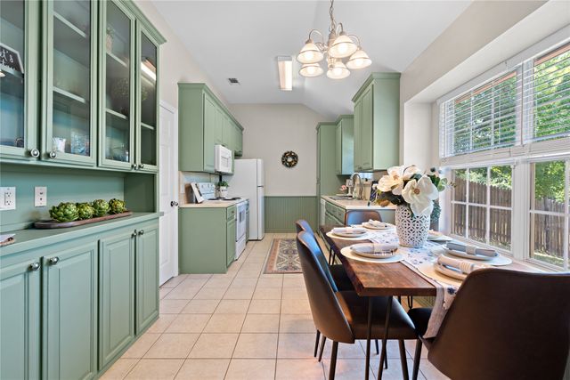 305 E 8th Street, Weatherford, TX 76086