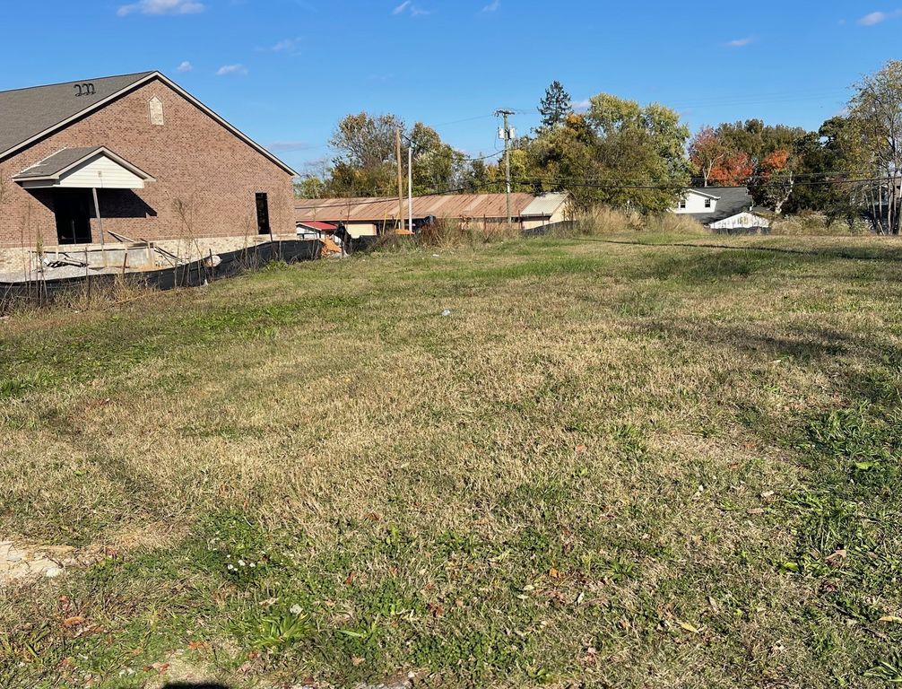 1327 S Main St, Springfield, TN 37172