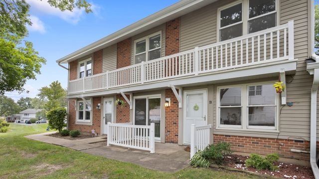 205 Emerson Court B, Bloomingdale, IL 60108