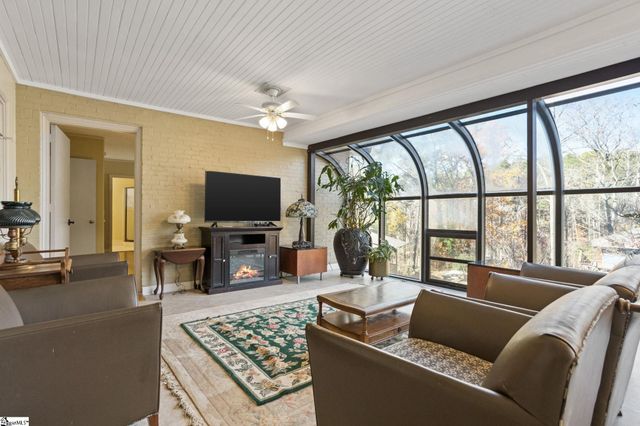 22 Hillandale Circle, Greenville, SC 29609