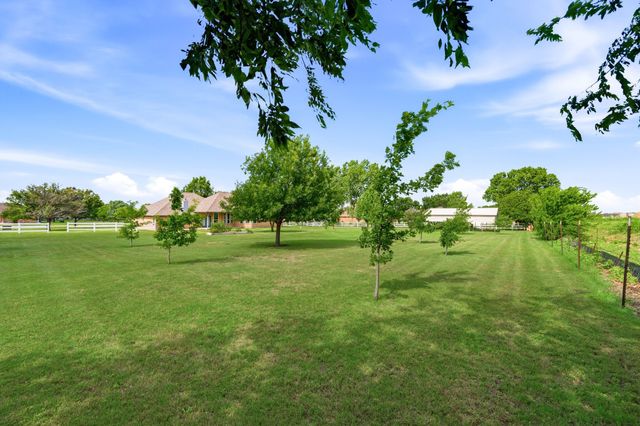 2717 Aston Meadows Drive, Haslet, TX 76052
