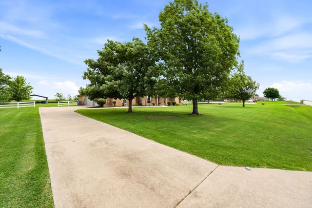 2717 Aston Meadows Drive, Haslet, TX 76052