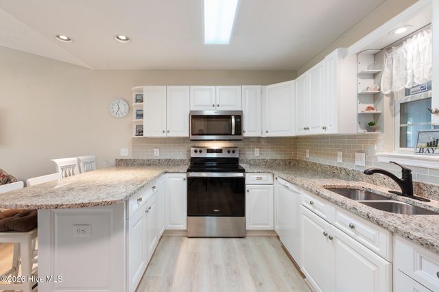 105 NE 15th Street, Oak Island, NC 28465