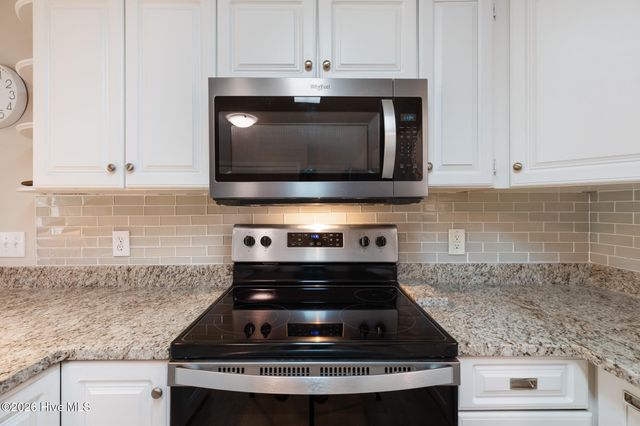 105 NE 15th Street, Oak Island, NC 28465