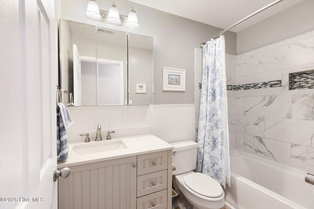 105 NE 15th Street, Oak Island, NC 28465