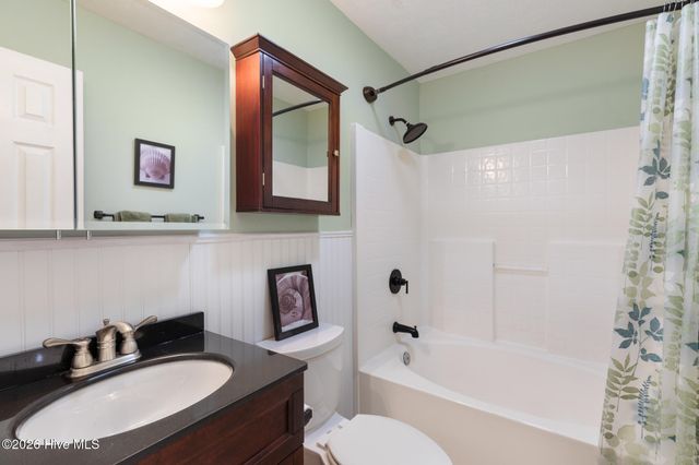 105 NE 15th Street, Oak Island, NC 28465