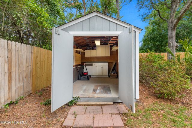 105 NE 15th Street, Oak Island, NC 28465