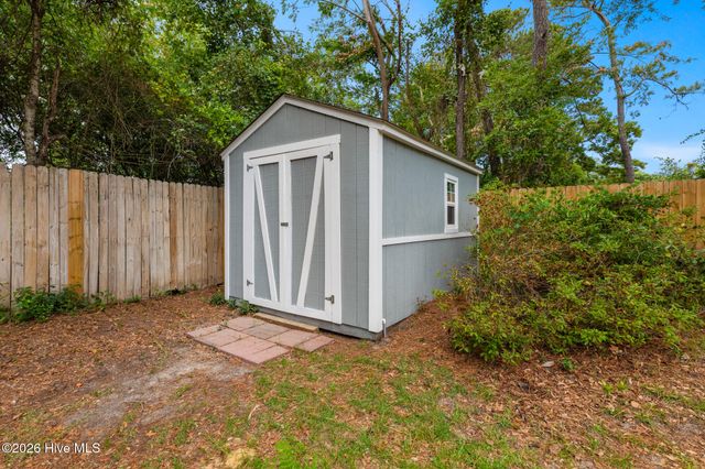 105 NE 15th Street, Oak Island, NC 28465