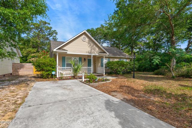 105 NE 15th Street, Oak Island, NC 28465