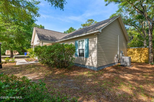 105 NE 15th Street, Oak Island, NC 28465