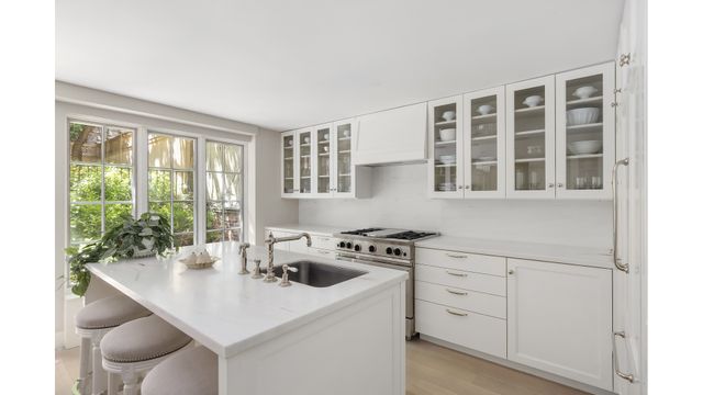 67 BEDFORD Street, New York City, NY 10014