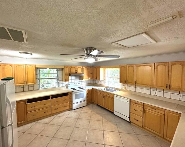 1901 S 34th Street, Fort Pierce, FL 34947