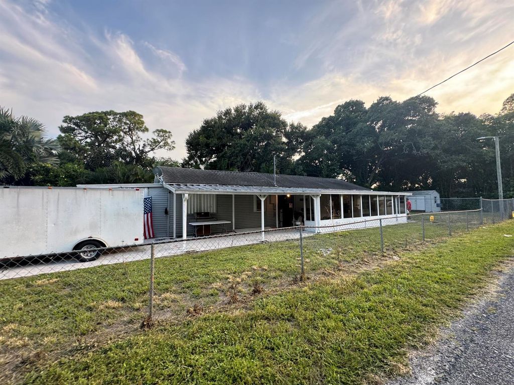 1901 S 34th Street, Fort Pierce, FL 34947