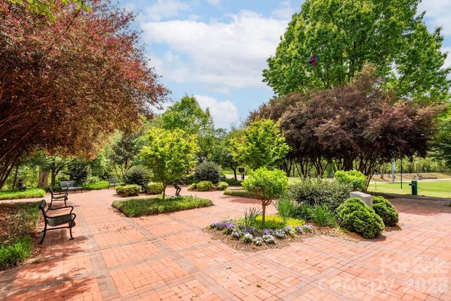 933 Westbrook Drive B, Charlotte, NC 28202