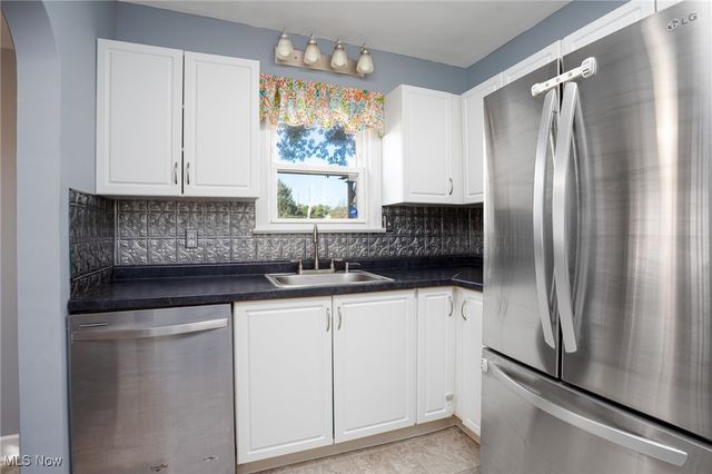 41 E Rosewood Avenue, Akron, OH 44301