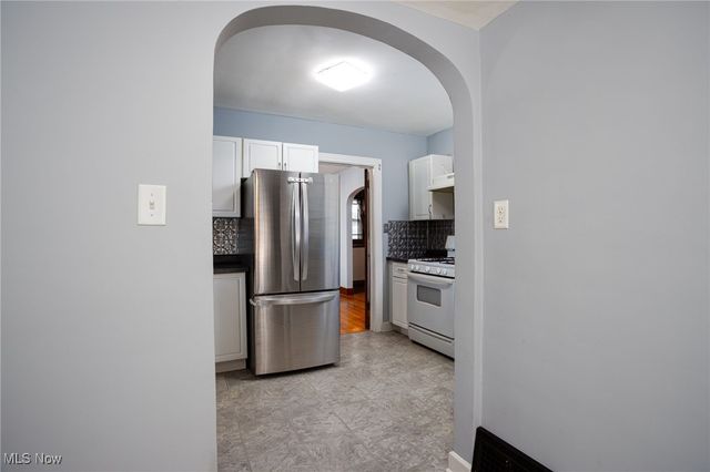 41 E Rosewood Avenue, Akron, OH 44301