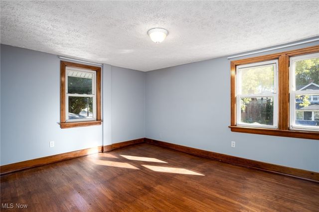 41 E Rosewood Avenue, Akron, OH 44301