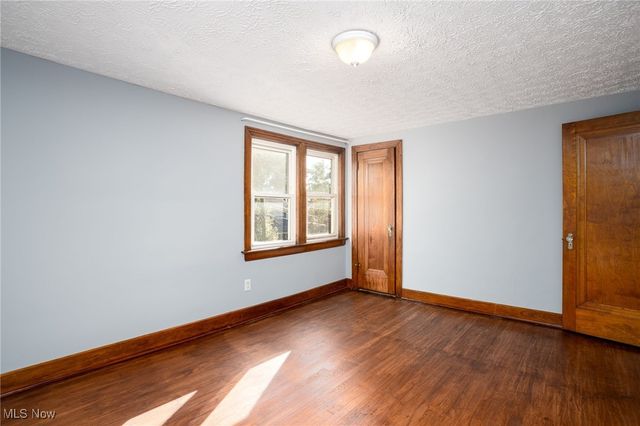 41 E Rosewood Avenue, Akron, OH 44301