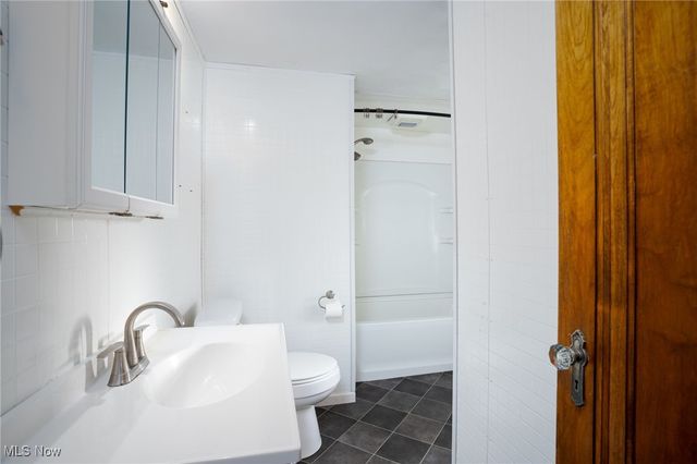 41 E Rosewood Avenue, Akron, OH 44301