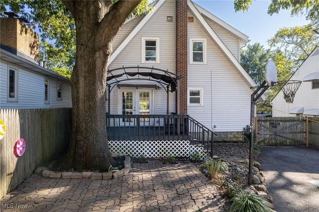 41 E Rosewood Avenue, Akron, OH 44301