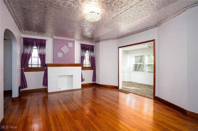 41 E Rosewood Avenue, Akron, OH 44301