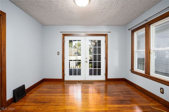 41 E Rosewood Avenue, Akron, OH 44301