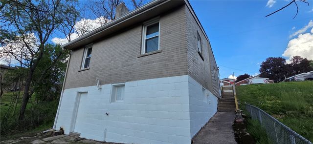 2017 Woodmont Ave, Arnold, PA 15068
