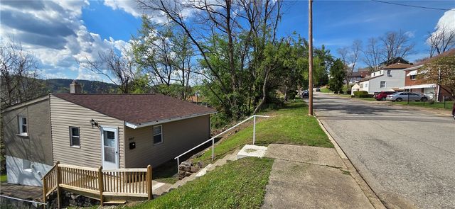 2017 Woodmont Ave, Arnold, PA 15068