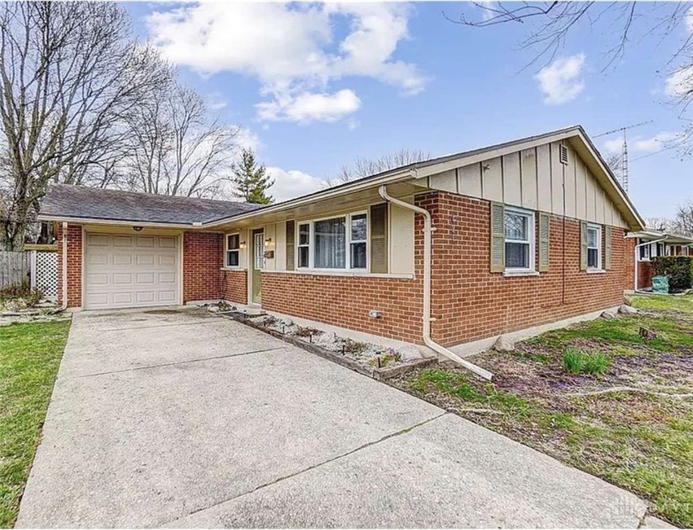 421 Merrymaid Drive, Englewood, OH 45322
