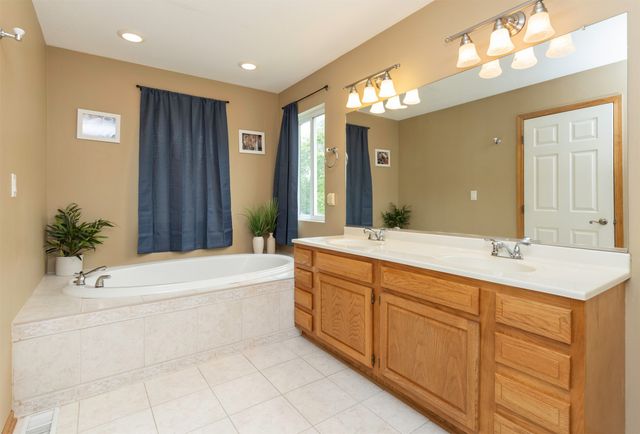 2723 145th Street, Urbandale, IA 50323