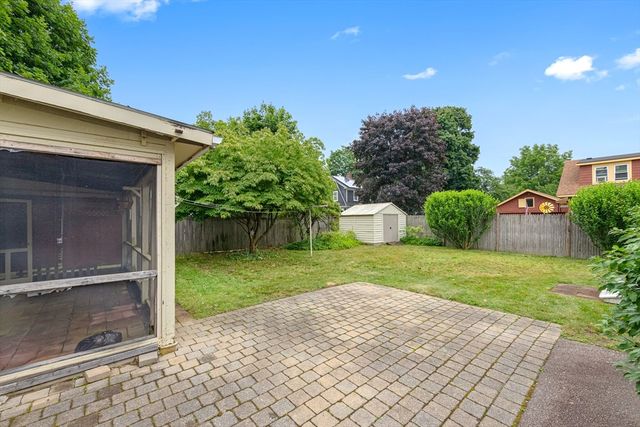 9 Auburn Rd, Beverly, MA 01915