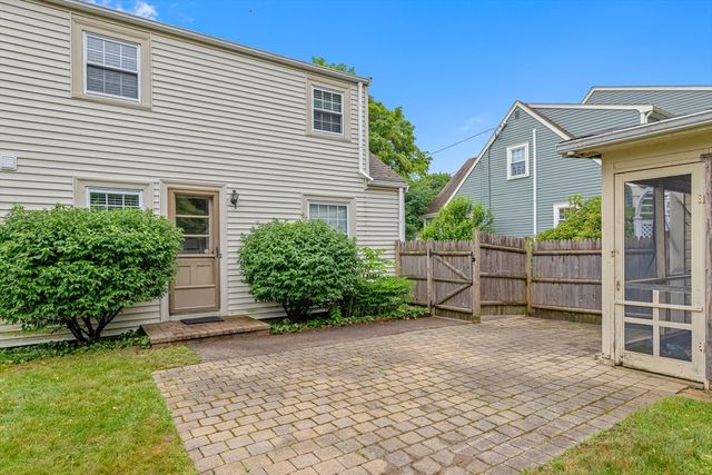 9 Auburn Rd, Beverly, MA 01915