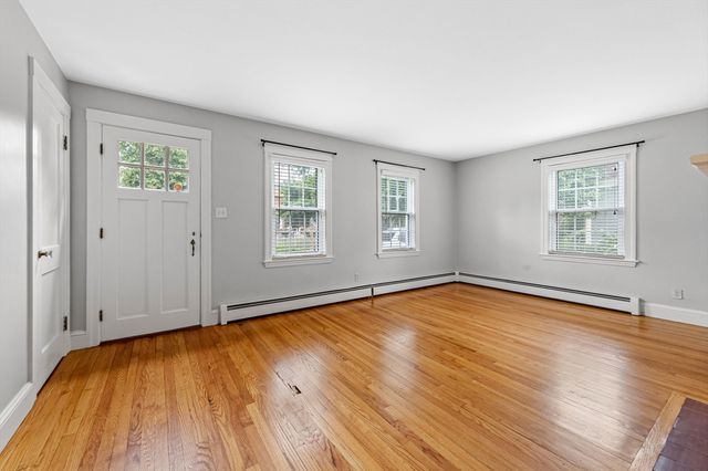 9 Auburn Rd, Beverly, MA 01915