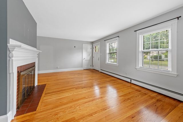 9 Auburn Rd, Beverly, MA 01915