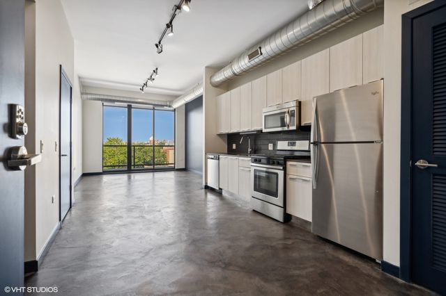 1647 N Milwaukee Avenue 207, Chicago, IL 60647