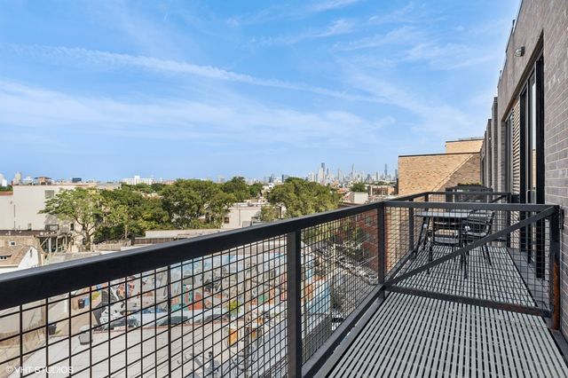 1647 N Milwaukee Avenue 207, Chicago, IL 60647