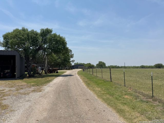 7084 Richter, Elmendorf, TX 78112