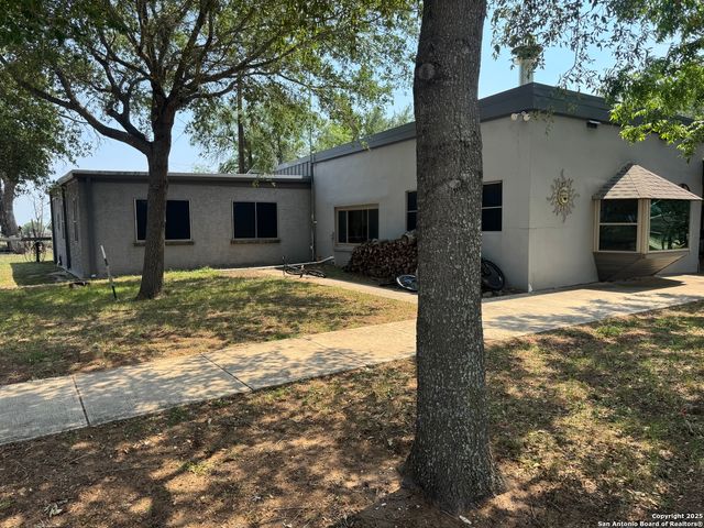 7084 Richter, Elmendorf, TX 78112