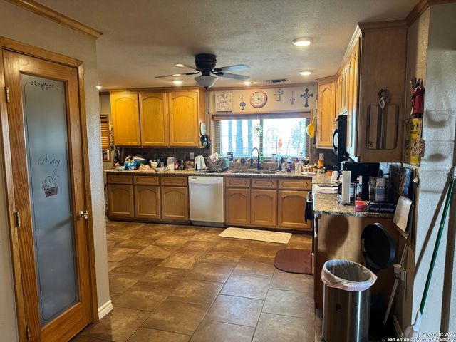 7084 Richter, Elmendorf, TX 78112