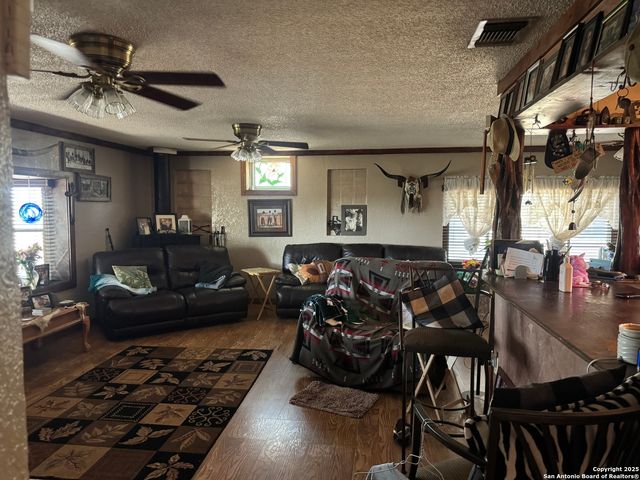7084 Richter, Elmendorf, TX 78112
