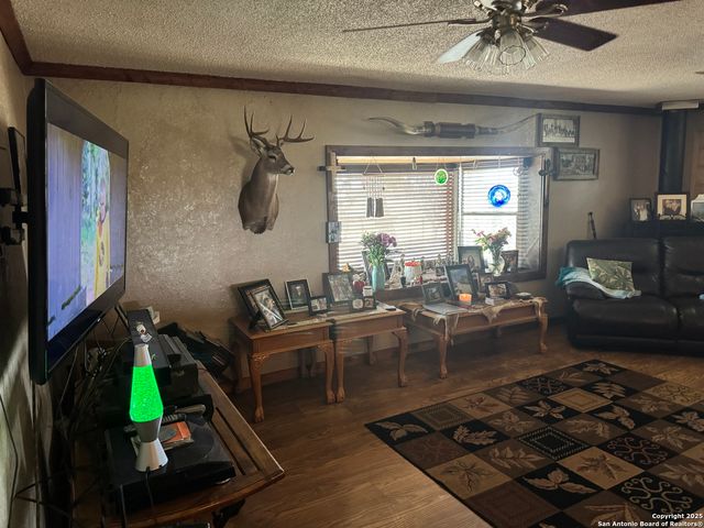 7084 Richter, Elmendorf, TX 78112