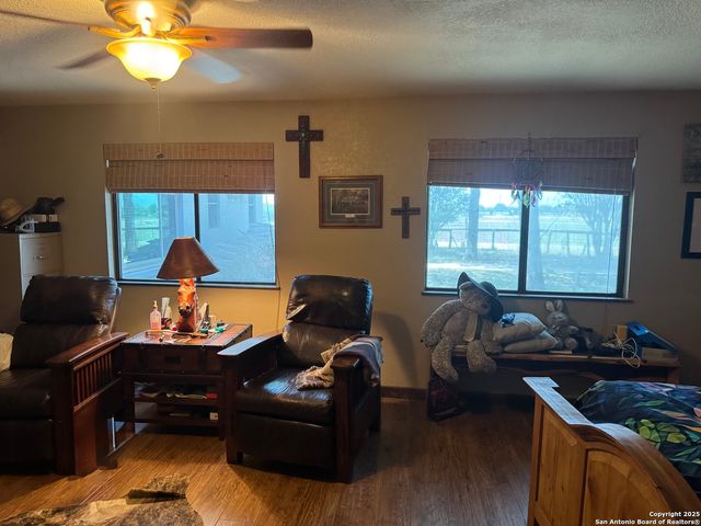 7084 Richter, Elmendorf, TX 78112