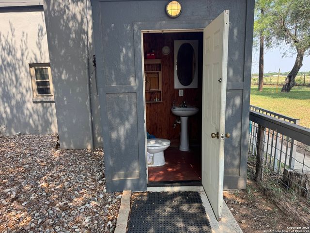 7084 Richter, Elmendorf, TX 78112