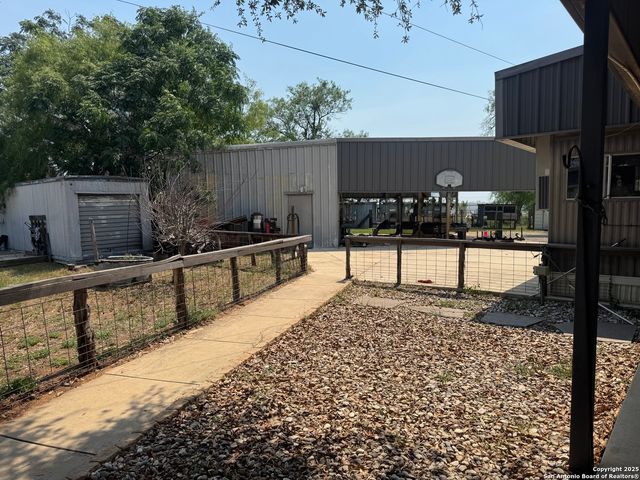 7084 Richter, Elmendorf, TX 78112
